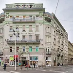 Central Elegance